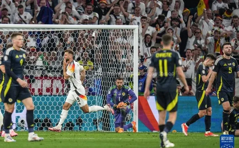 杏盛测速登录入口同程Dreaming Big: The Lives of Football Players Abroad